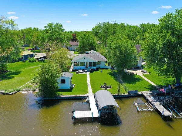 624 Country Club Drive , McHenry, IL 60050