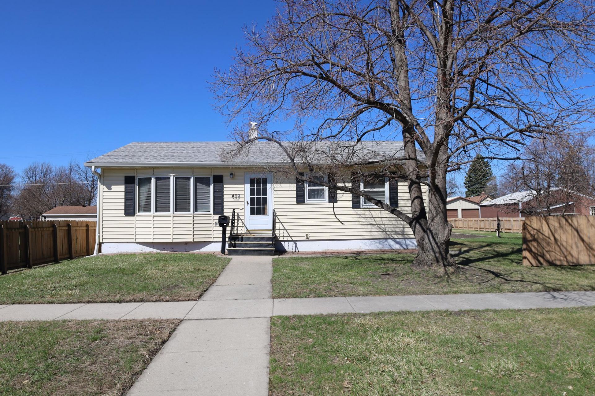 409 11th Street N primary photo