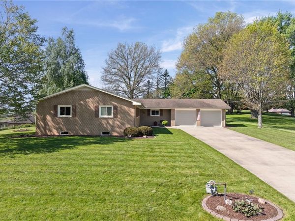 130 James Dr , Ellwood City, PA 16117