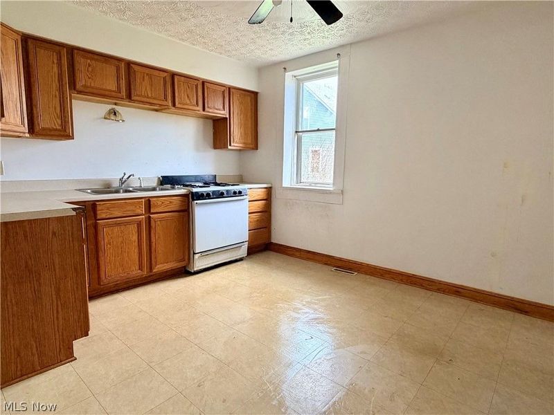 1304 Lakeshore Boulevard, Akron, OH 44301 Photo 7