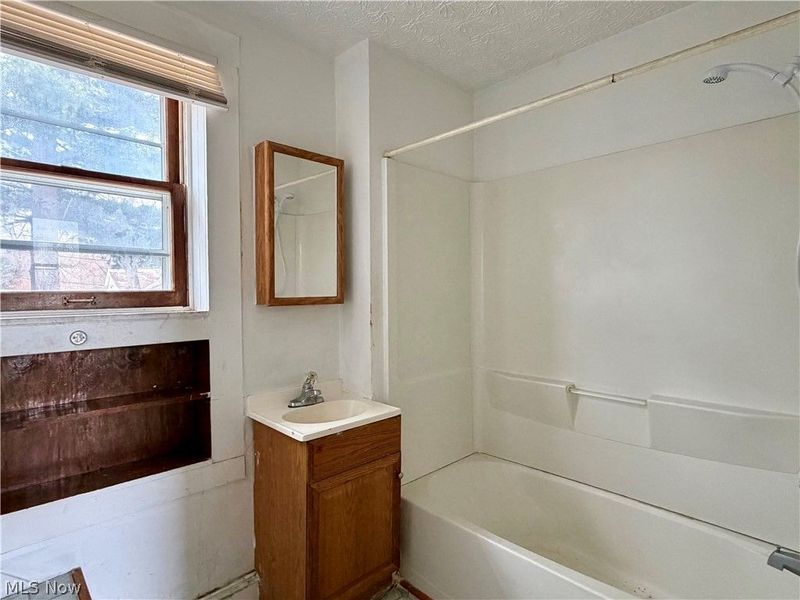 1304 Lakeshore Boulevard, Akron, OH 44301 Photo 8