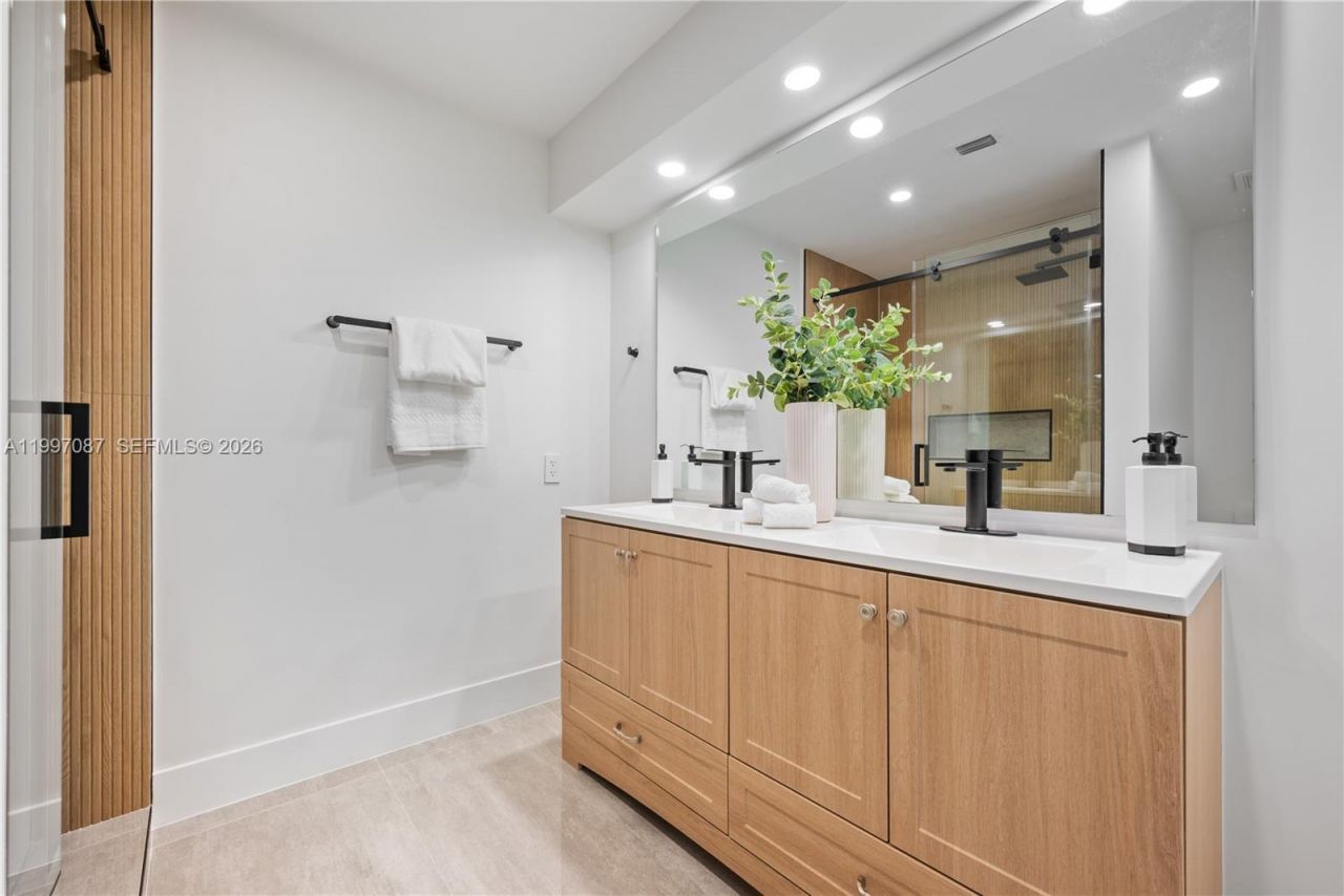 1405 Lenox Ave , Miami Beach, FL 33139 Photo