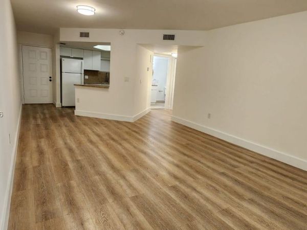 8333 Lake Dr , Unit 104, Doral, FL 33166