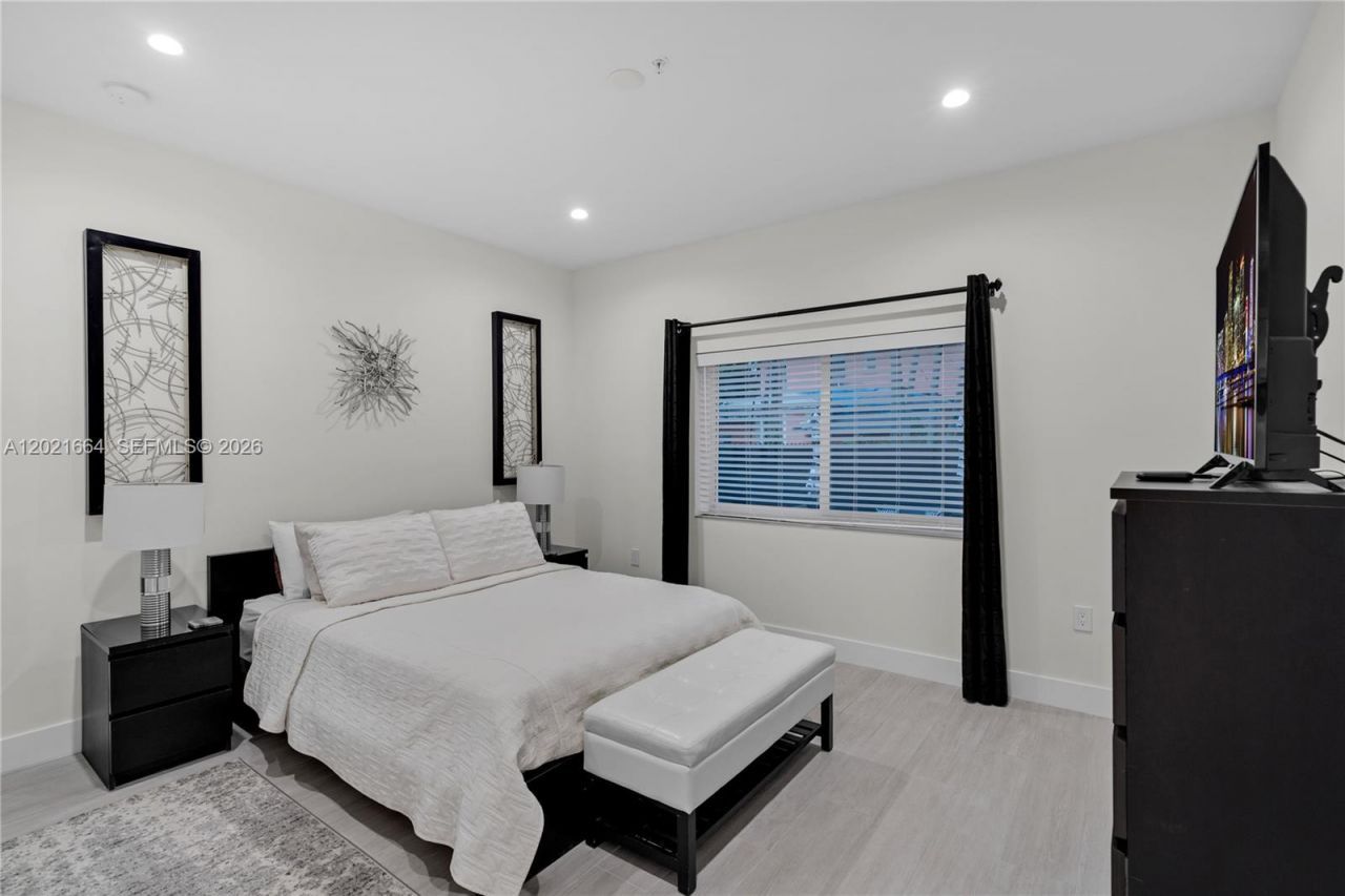 1786 SW 9th St , Unit 1, Miami, FL 33135 Photo