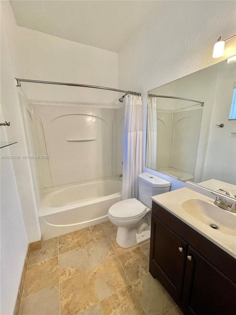 6912 NW 179th St , Unit 2043, Hialeah, FL 33015 Photo