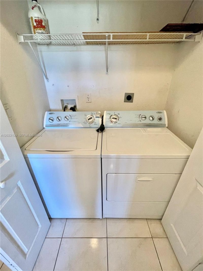 6912 NW 179th St , Unit 2043, Hialeah, FL 33015 Photo