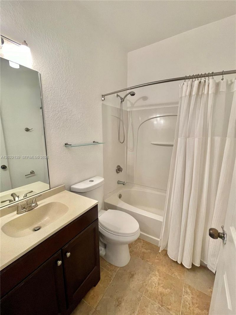 6912 NW 179th St , Unit 2043, Hialeah, FL 33015 Photo