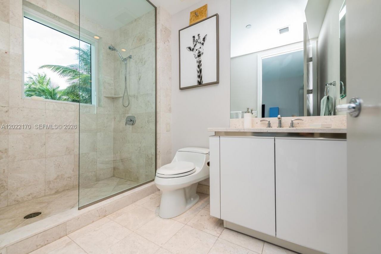 16051 Collins Ave , Unit 404, Sunny Isles Beach, FL 33160 Photo