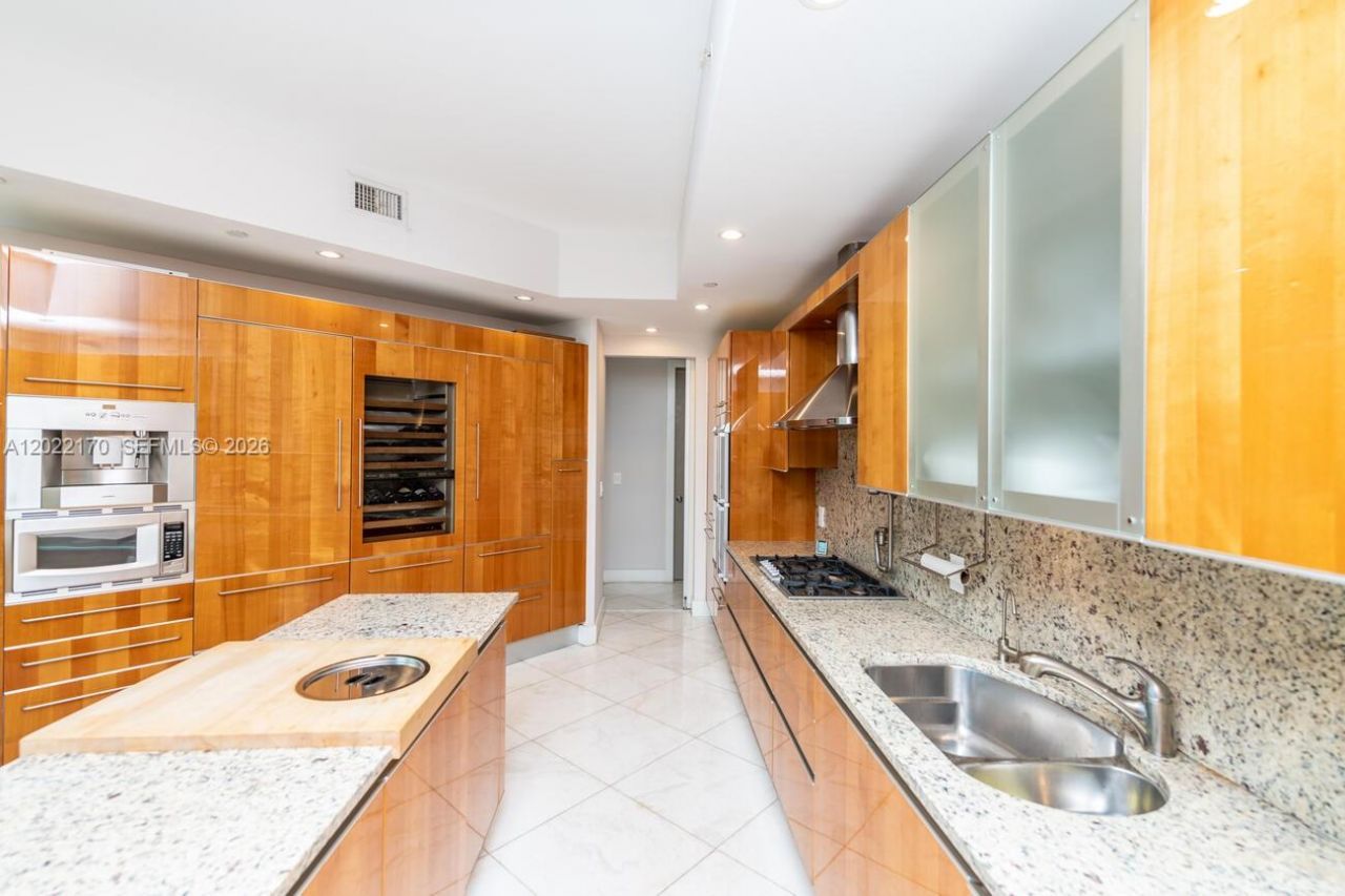 16051 Collins Ave , Unit 404, Sunny Isles Beach, FL 33160 Photo