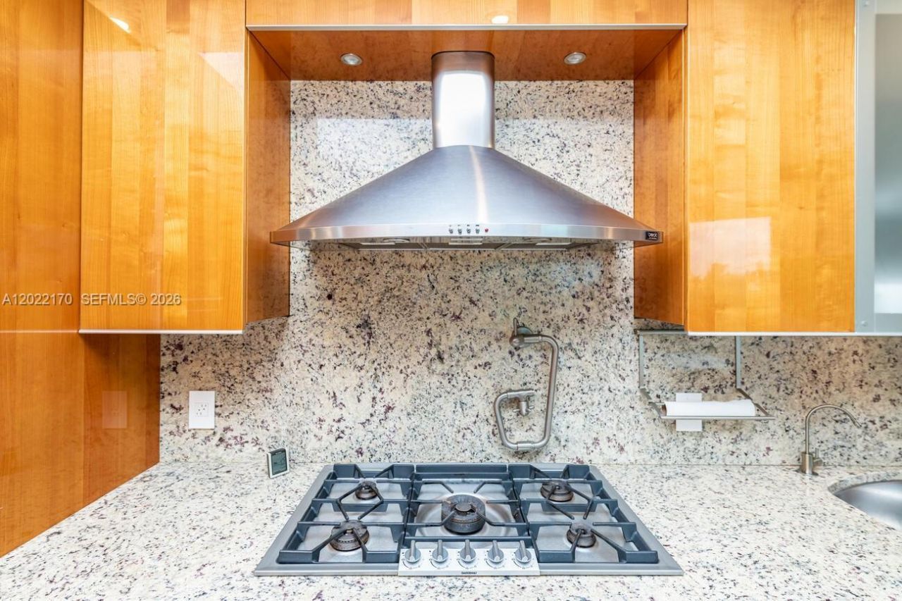 16051 Collins Ave , Unit 404, Sunny Isles Beach, FL 33160 Photo