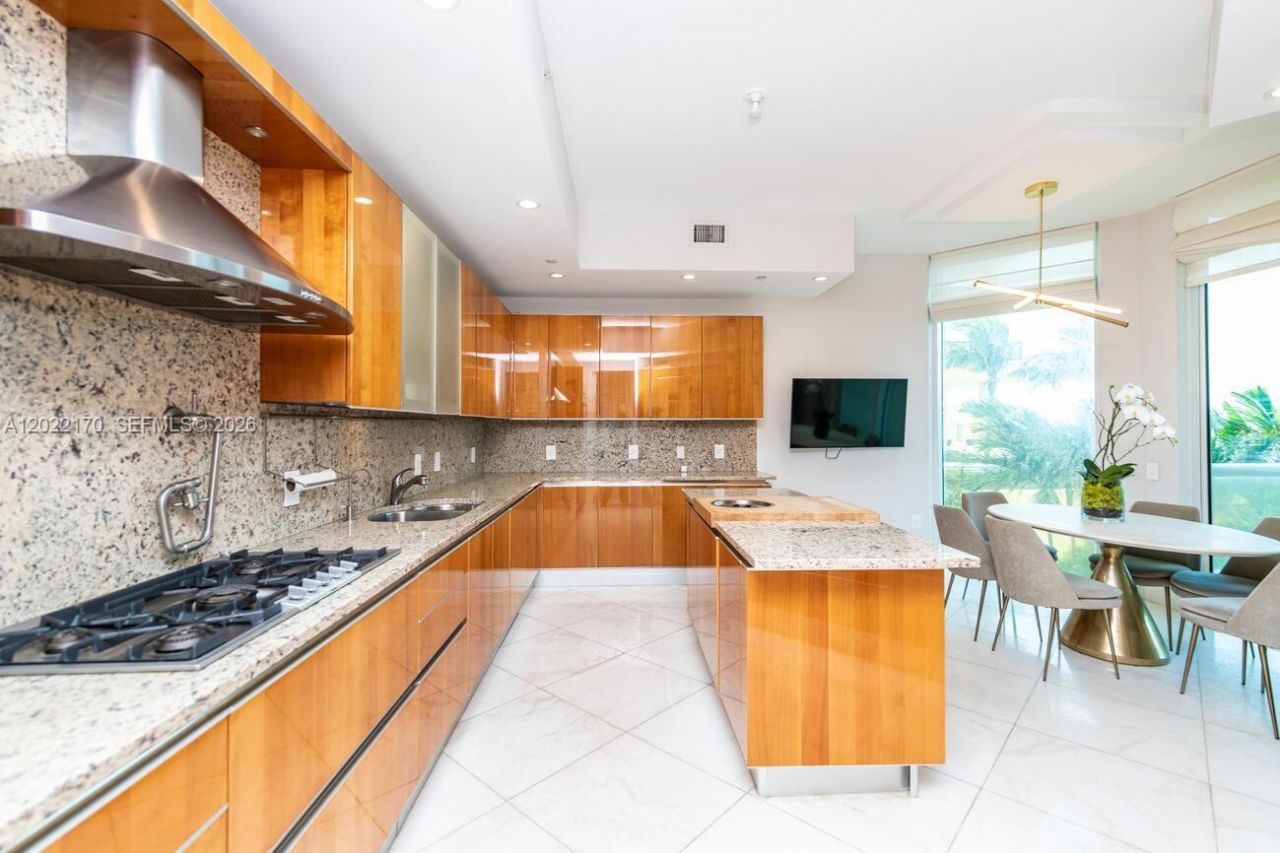 16051 Collins Ave , Unit 404, Sunny Isles Beach, FL 33160 Photo