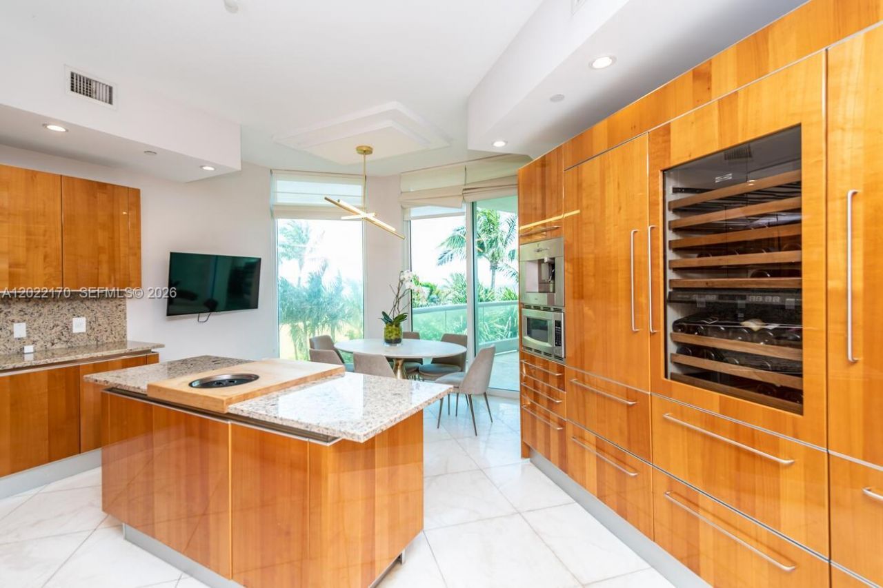 16051 Collins Ave , Unit 404, Sunny Isles Beach, FL 33160 Photo
