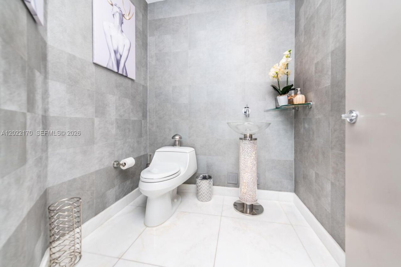 16051 Collins Ave , Unit 404, Sunny Isles Beach, FL 33160 Photo