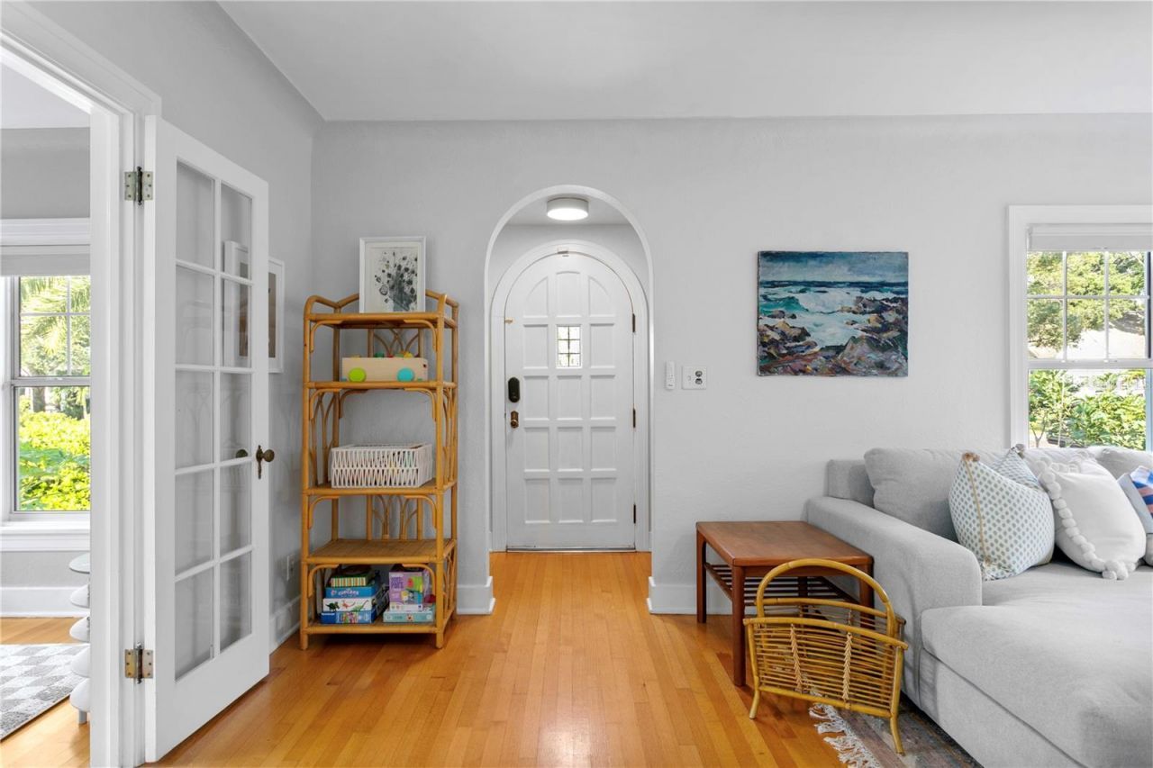 1101 11th Street N, Saint Petersburg, FL 33705 Photo