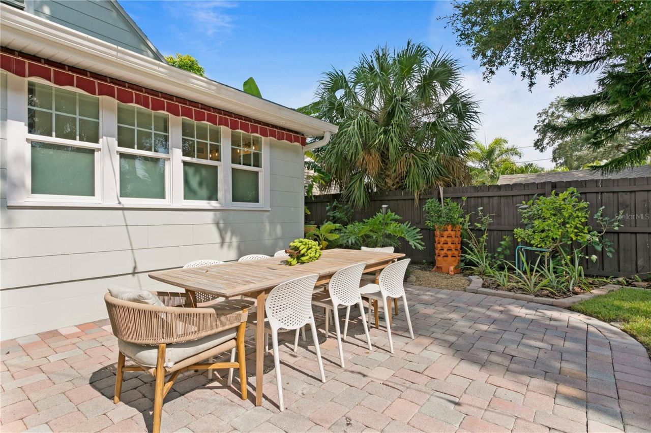 1101 11th Street N, Saint Petersburg, FL 33705 Photo