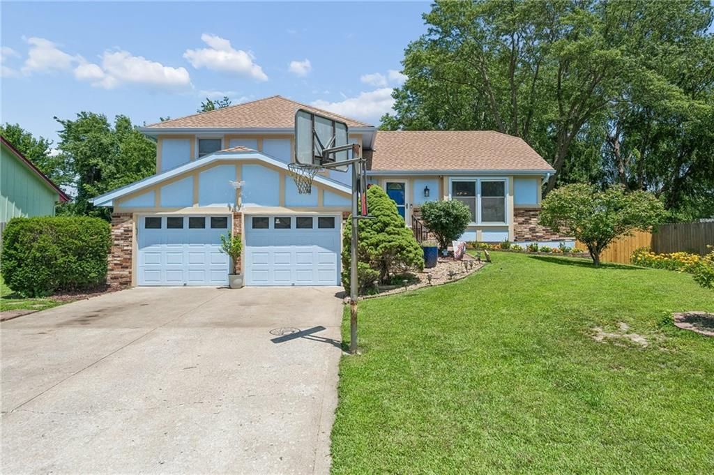 1813 Place Liberte Drive, Liberty, MO 64068 Main Photo