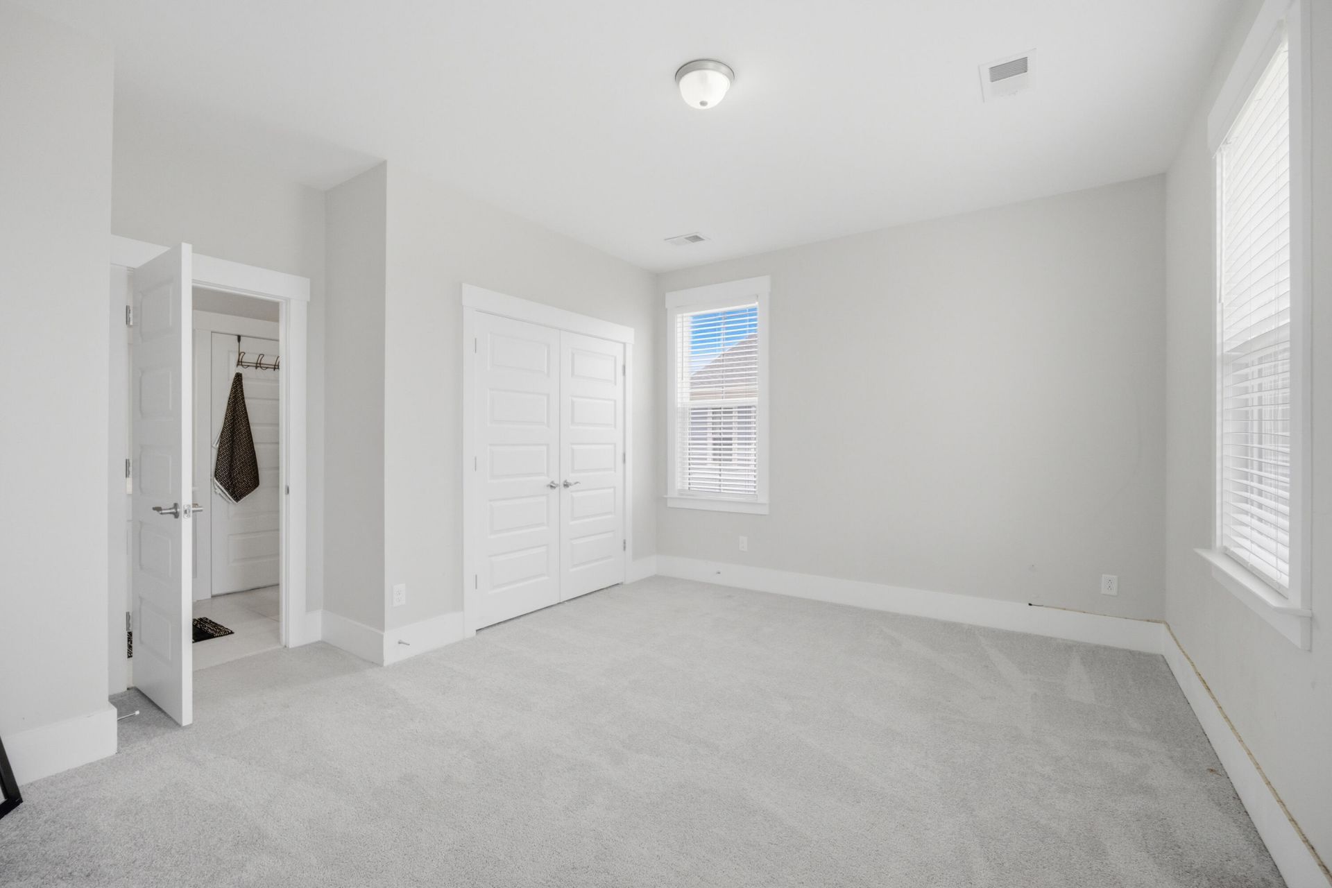 123 Hewitt Street Photo 37