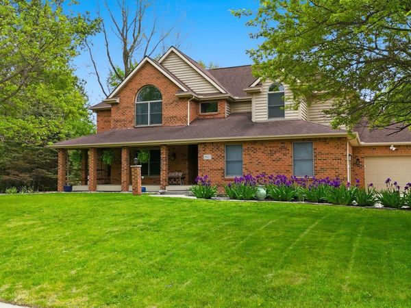 9827 Crown Point Drive, Fort Wayne, IN 46804