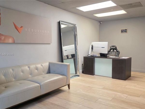 7762 NW 46th St , Doral, FL 33166