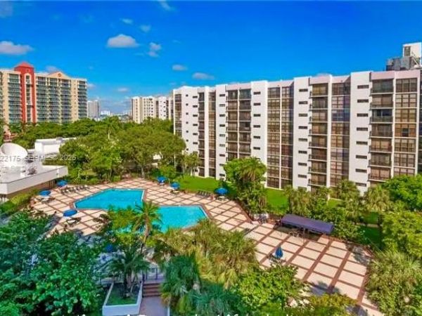 17011 N Bay Rd, Unit 1018, Sunny Isles Beach, FL 33160