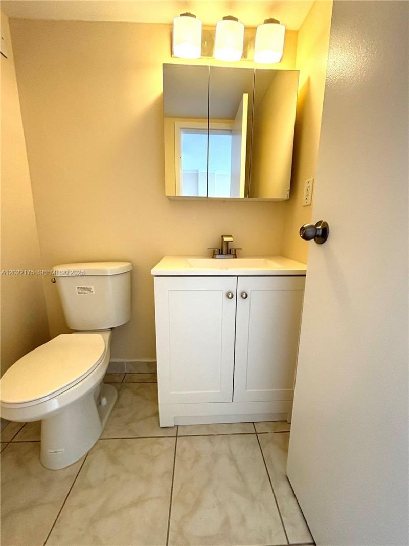 17011 N Bay Rd , Unit 1018, Sunny Isles Beach, FL 33160 Photo