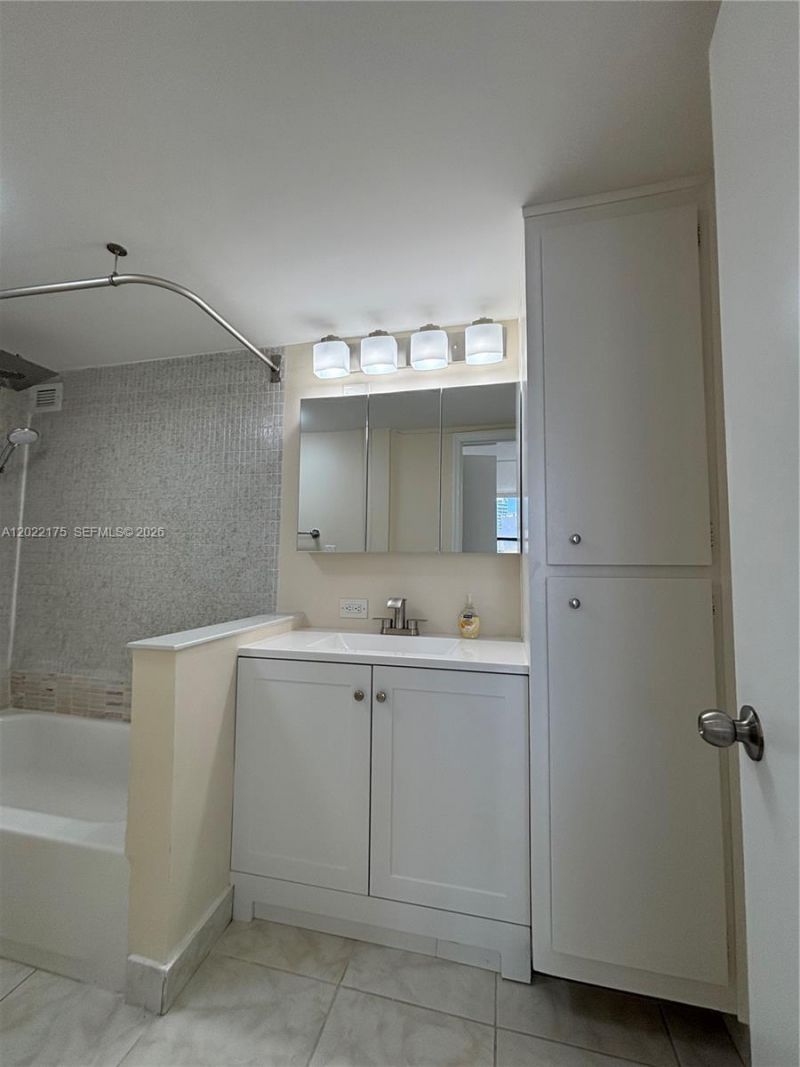 17011 N Bay Rd , Unit 1018, Sunny Isles Beach, FL 33160 Photo