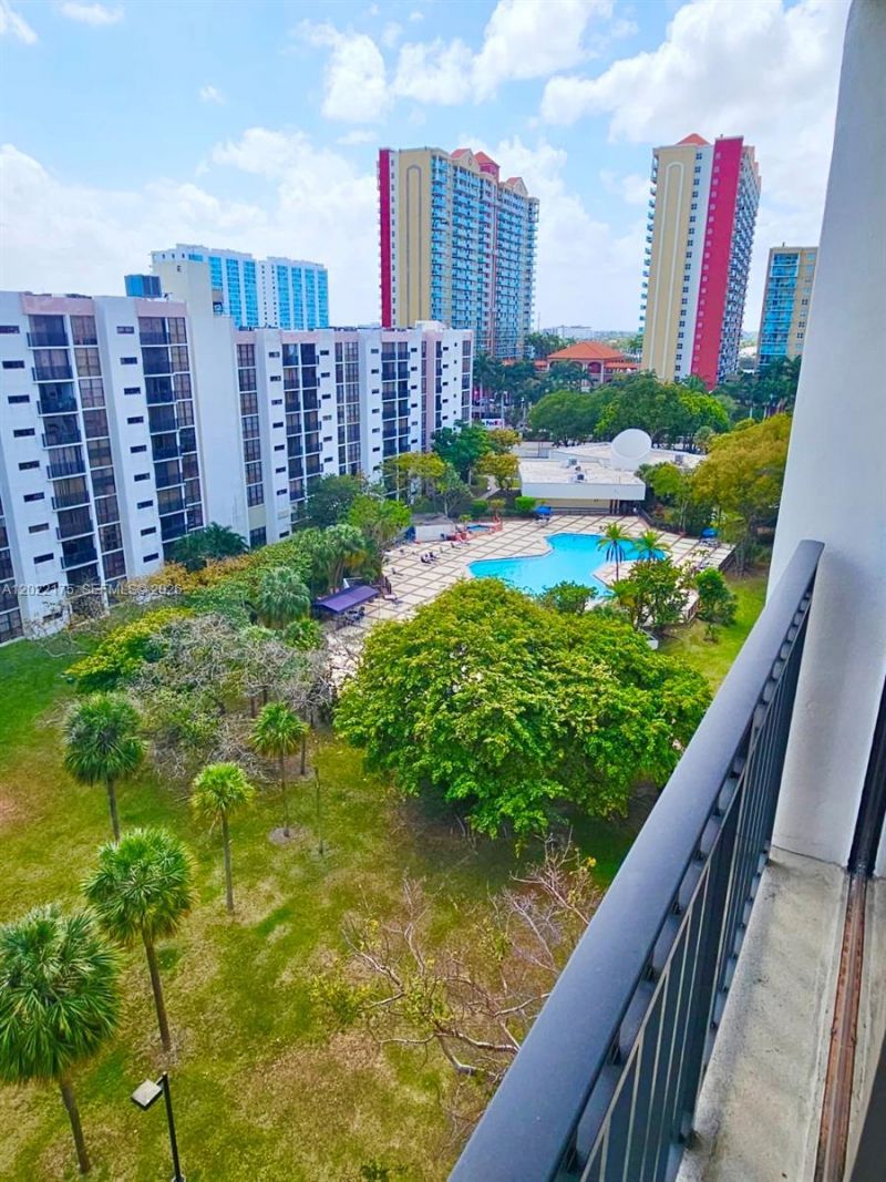 17011 N Bay Rd , Unit 1018, Sunny Isles Beach, FL 33160 Photo