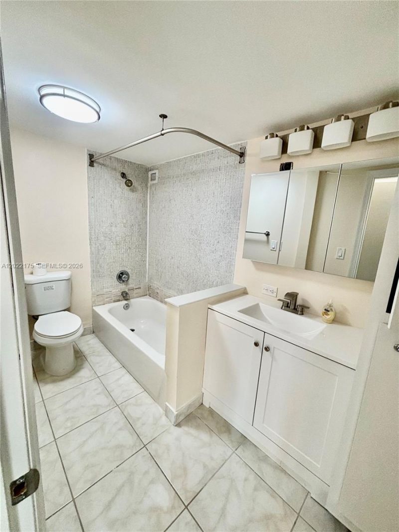 17011 N Bay Rd , Unit 1018, Sunny Isles Beach, FL 33160 Photo
