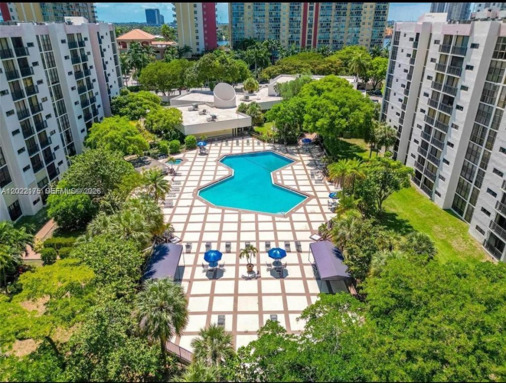 17011 N Bay Rd , Unit 1018, Sunny Isles Beach, FL 33160 Photo