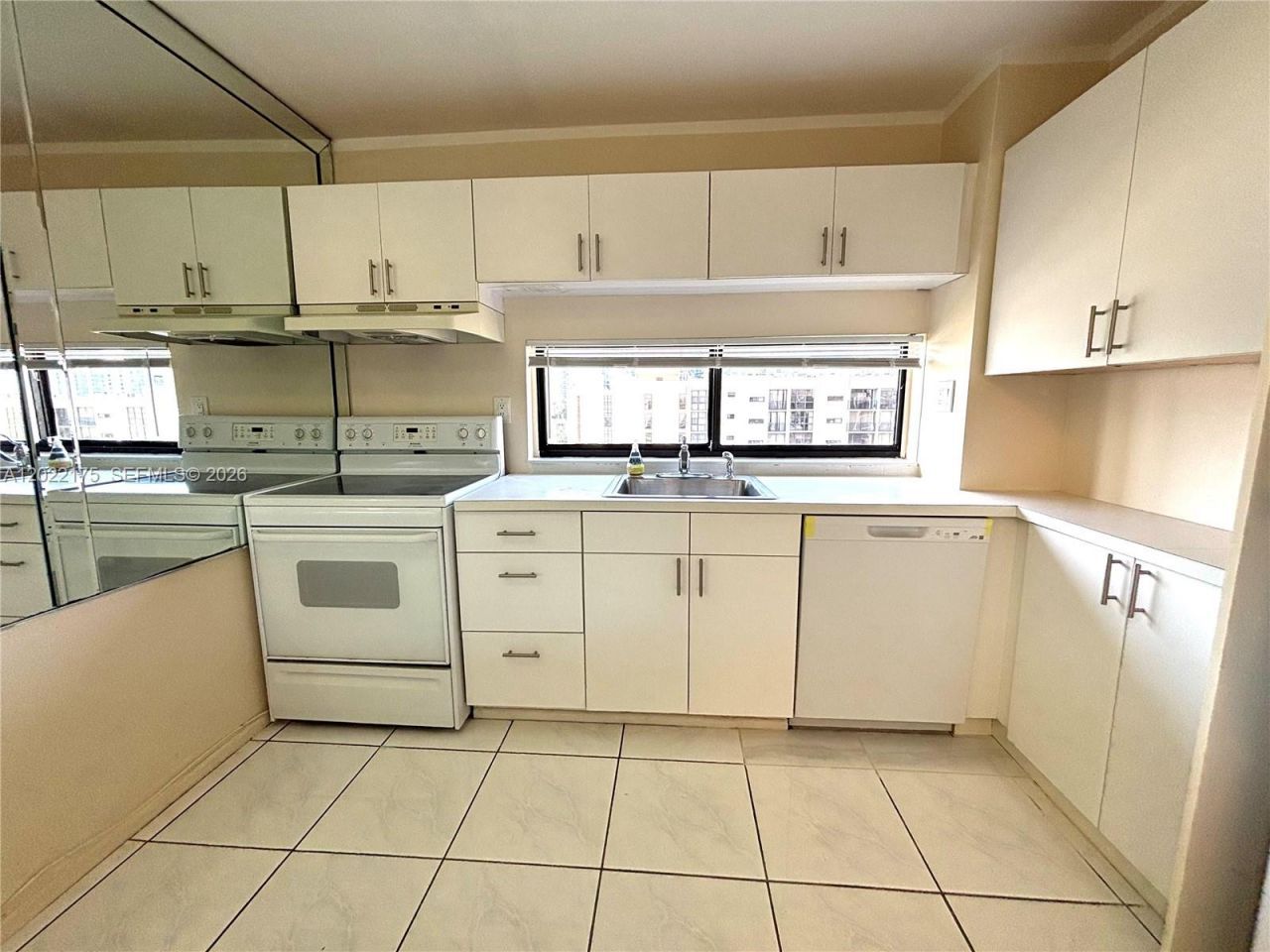 17011 N Bay Rd , Unit 1018, Sunny Isles Beach, FL 33160 Photo