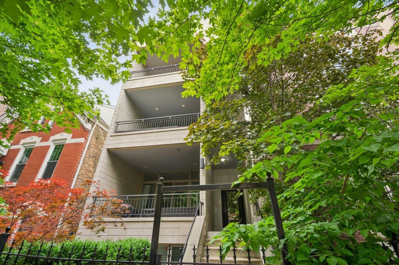 1021 N Wood Street, Unit 3, Chicago, IL 60622 Main Photo