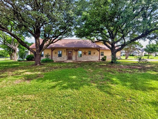 1255 Vineyard Road , Gunter, TX 75058