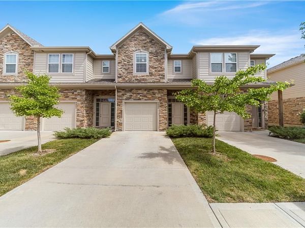 9950 W 87th Terrace, Overland Park, KS 66212