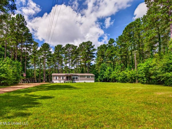 78 Game Reserve Road, Columbia, MS 39429