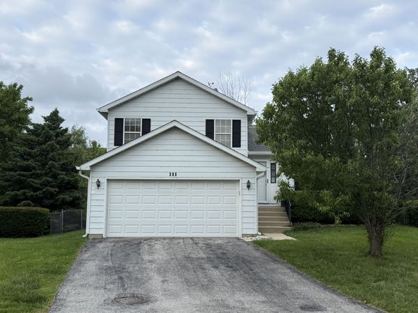305 Elwood Court , Westmont, IL 60559