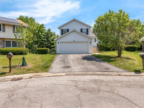 305 Elwood Court, Westmont, IL 60559