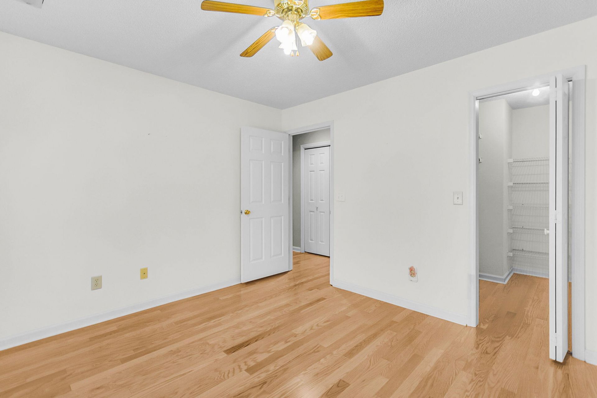 104 Dresden Drive Photo 31