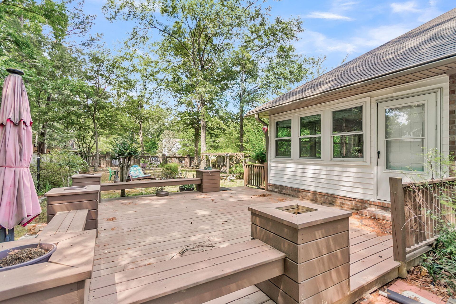 104 Dresden Drive Photo 33