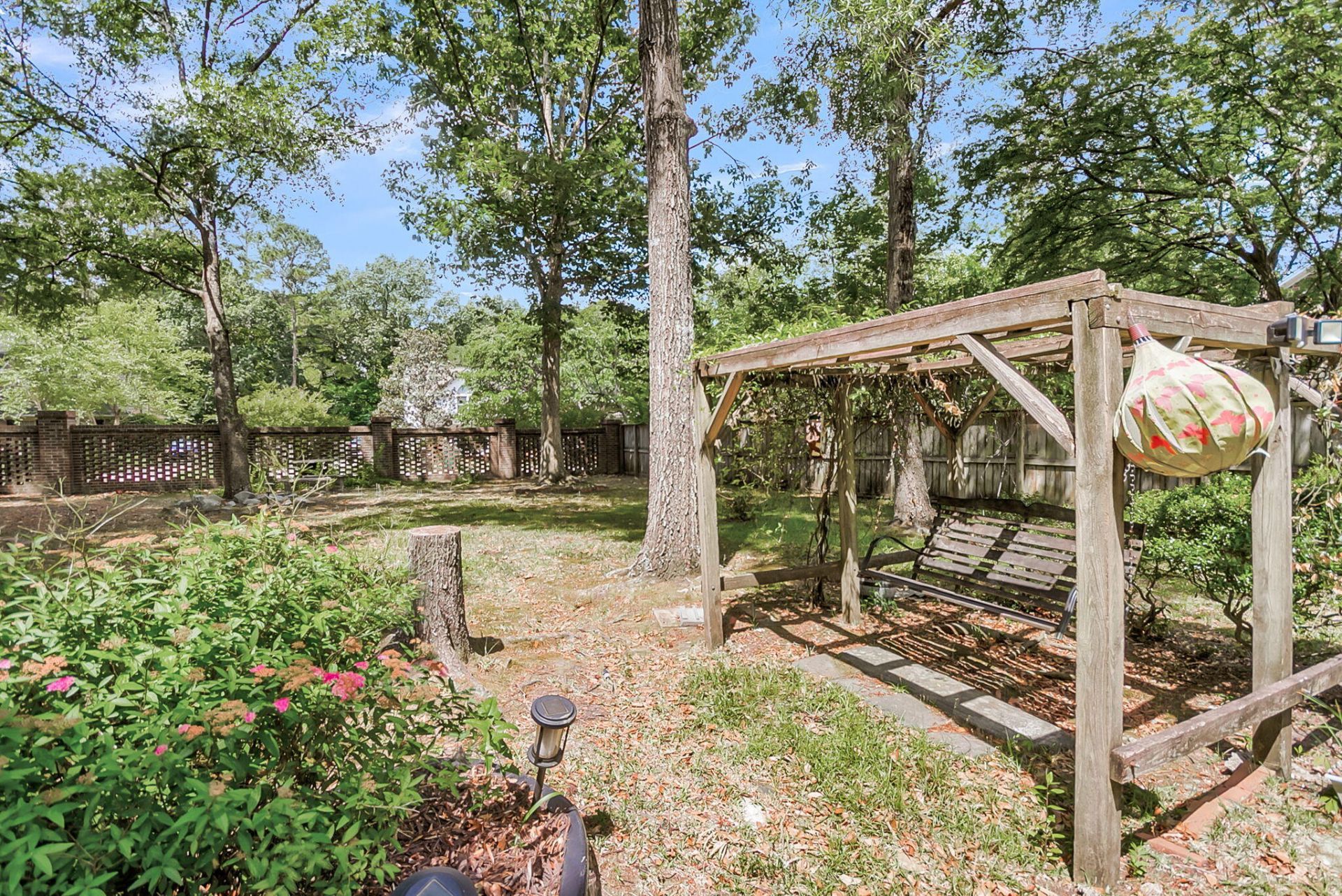 104 Dresden Drive Photo 38