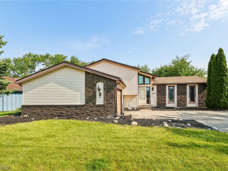 4100 Ivanhoe Drive, Lorain, OH 44053 Photo 1