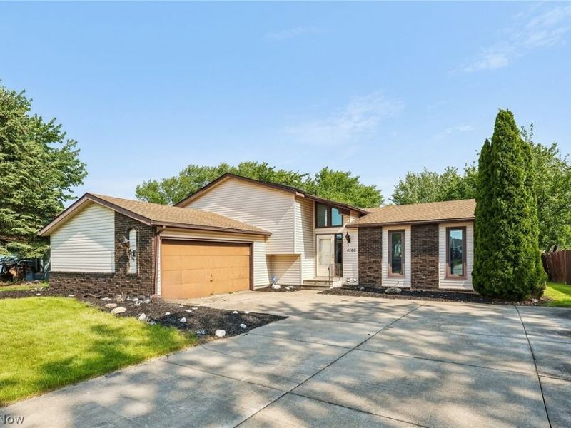 4100 Ivanhoe Drive, Lorain, OH 44053 Photo 2