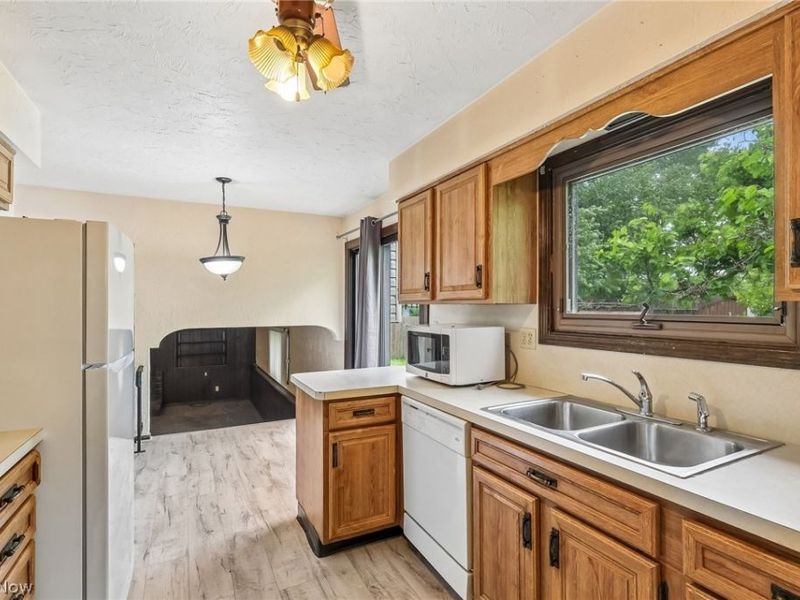 4100 Ivanhoe Drive, Lorain, OH 44053 Photo 3