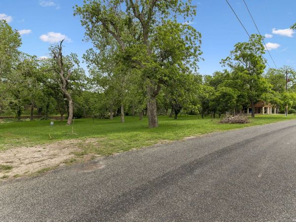346 DEER SLAYER DR, Seguin, TX 78155