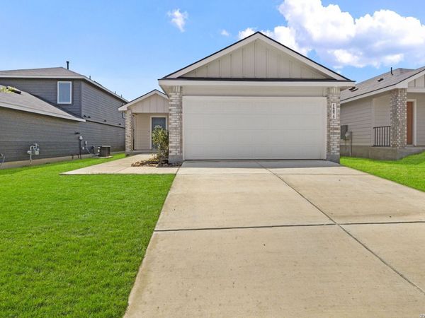 16075 Mahogany Way, Elmendorf, TX 78112