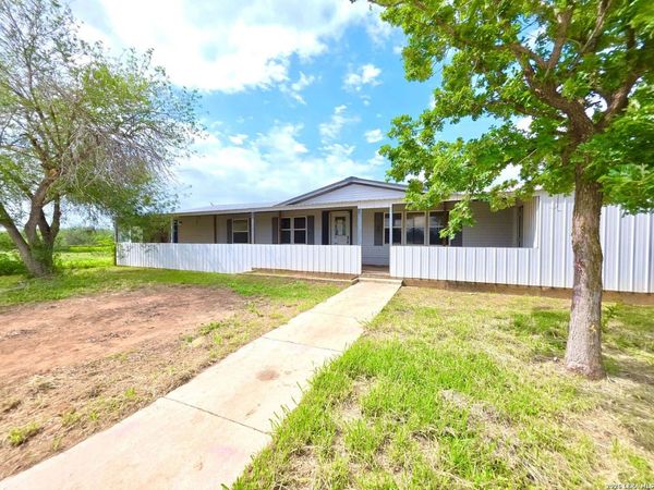 635 E Ditto Rd, Poteet, TX 78065
