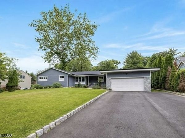 150 Fremont Ave, Park Ridge, NJ 07656