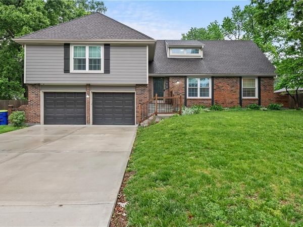 410 SE RICHARDSON Place, Lee's Summit, MO 64063