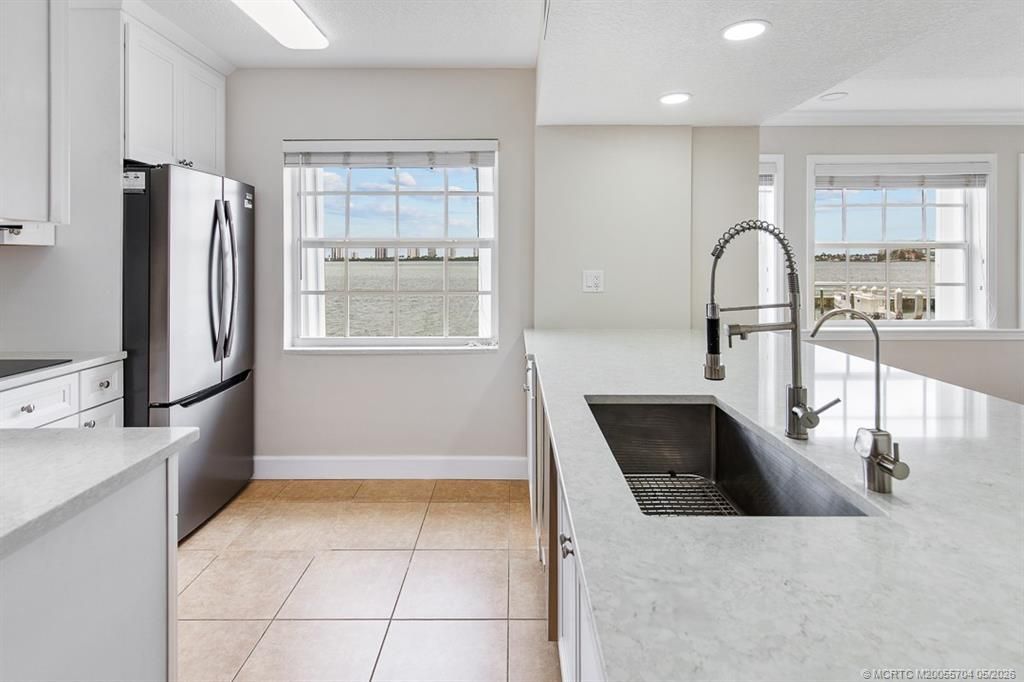 1060 Lake Shore Drive, Unit 201, West Palm Beach, FL 33403 Photo