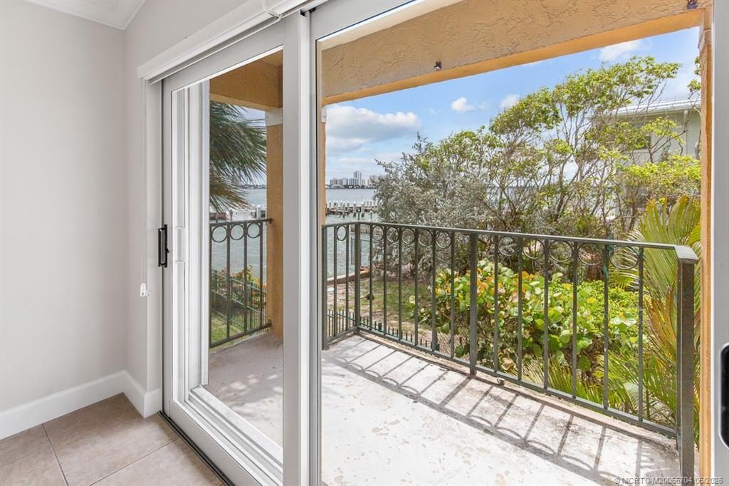 1060 Lake Shore Drive, Unit 201, West Palm Beach, FL 33403 Photo
