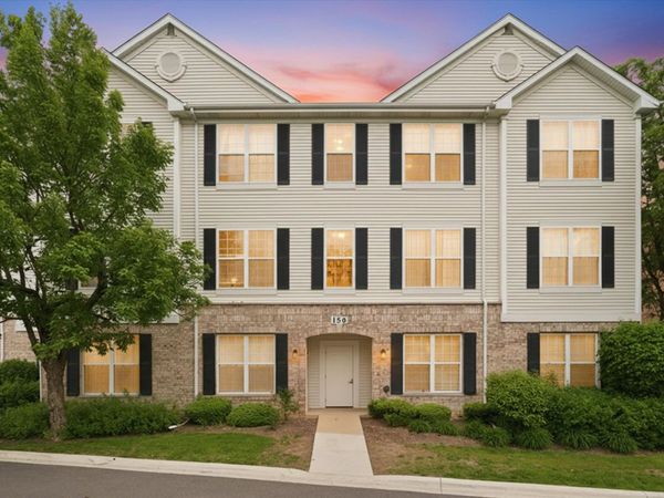 150 S Waters Edge Drive , Unit F, Glendale Heights, IL 60139